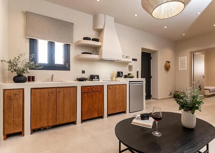 Golden With Private Pool * Vivlos