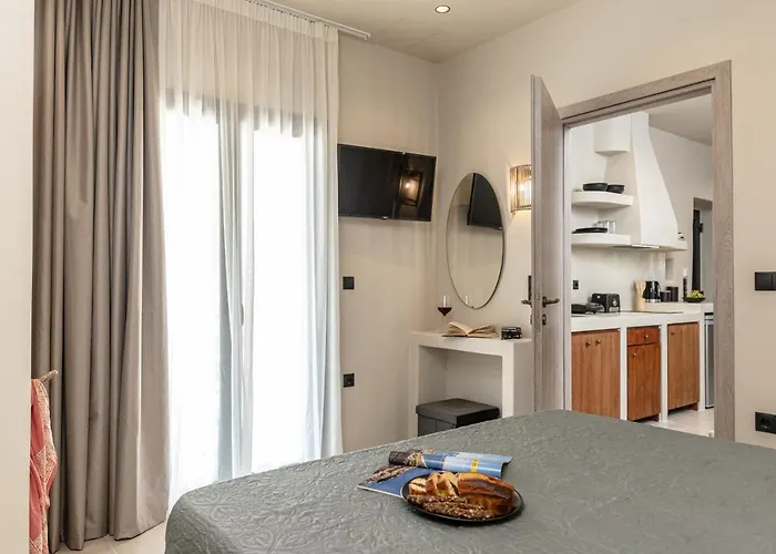 Golden With Private Pool * Vivlos