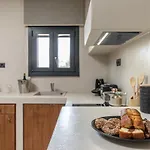 Golden With Private Pool * Vivlos