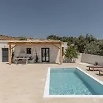 Golden With Private Pool *
