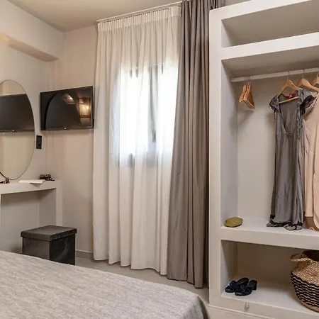 Golden With Private Pool * Vivlos