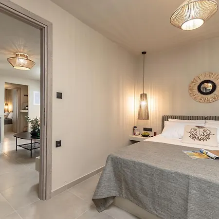 Golden With Private Pool Vila *