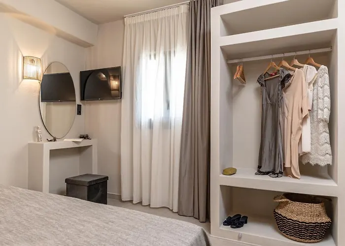 Golden With Private Pool * Vivlos