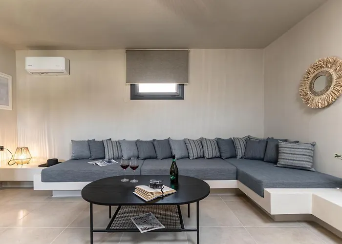 Golden With Private Pool Vívlos