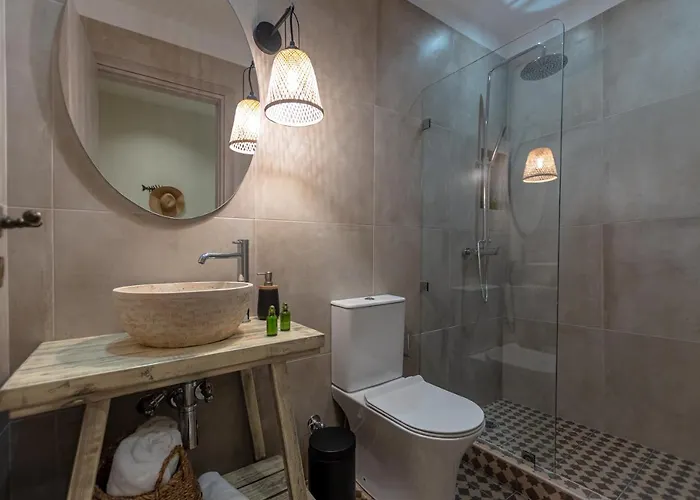 Golden With Private Pool * Vivlos