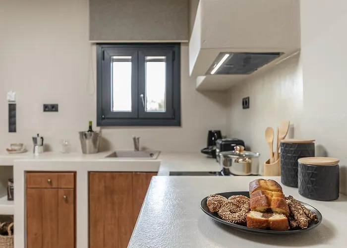 Golden With Private Pool * Vivlos